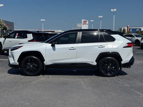 Used 2025 Toyota RAV4 XSE AWD/4WD image 8