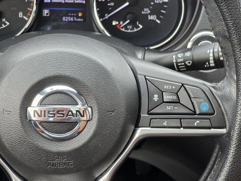 Used 2018 Nissan Rogue SL w/ Premium Package image 17