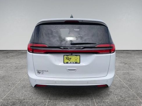 New 2027 Chrysler Pacifica Select FWD image 7