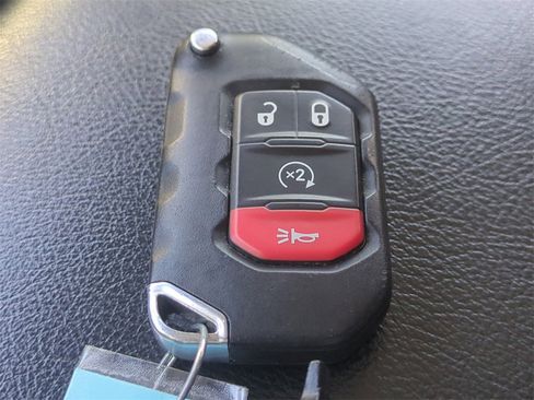 Used 2023 Jeep Gladiator Sport image 32