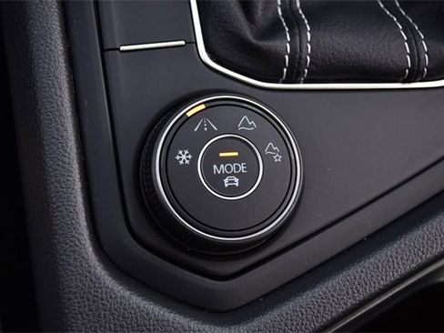 Certified 2022 Volkswagen Taos S image 17