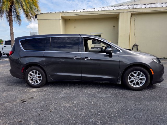 Used 2020 Chrysler Voyager LX FWD image 8