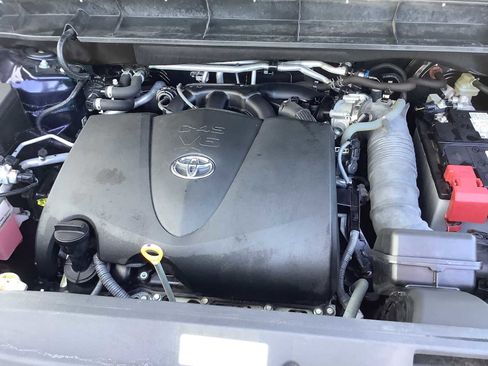 Used 2021 Toyota Highlander XSE AWD/4WD image 9