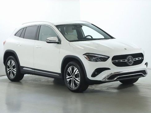 Used 2025 Mercedes-Benz GLA 250 4MATIC image 9