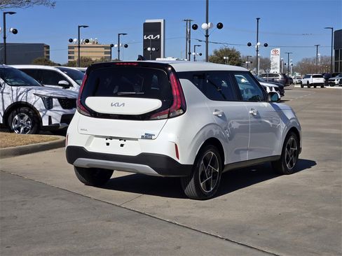 Certified 2025 Kia Soul EX image 4