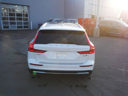 Used 2024 Volvo V60 B5 Cross Country Plus w/ Protection Package Premier image 6
