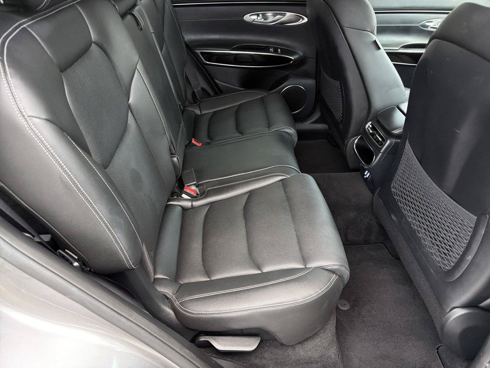 Used 2025 Genesis GV70 2.5T AWD/4WD image 14