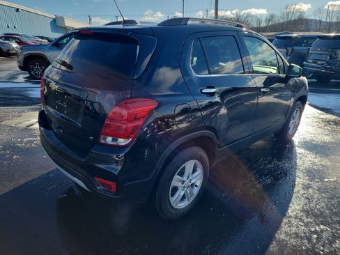 Used 2020 Chevrolet Trax LT w/ LT Convenience Package image 8