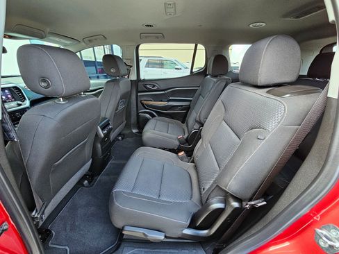 Used 2023 GMC Acadia SLE image 18