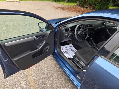 Used 2015 Volkswagen Jetta SE FWD image 17