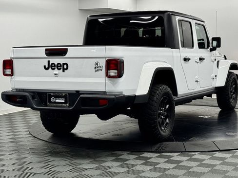 Used 2023 Jeep Gladiator Willys image 8