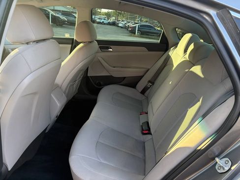 Used 2019 Hyundai Sonata SE w/ Winter Weather Package FWD image 11
