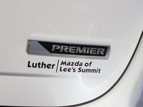 Used 2017 Chevrolet Equinox Premier w/ Enhanced Convenience Package image 16