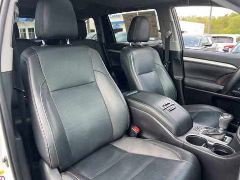 Used 2019 Toyota Highlander XLE AWD/4WD image 27