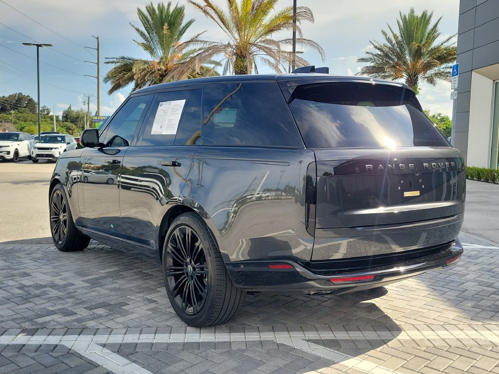 Certified 2025 Land Rover Range Rover SE AWD/4WD image 3