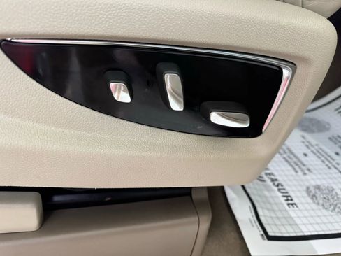 Used 2015 Cadillac Escalade Luxury image 14