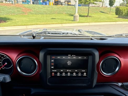 Used 2021 Jeep Wrangler Unlimited Rubicon AWD/4WD image 27