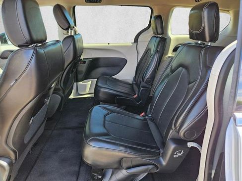Used 2024 Chrysler Pacifica Touring-L FWD image 24