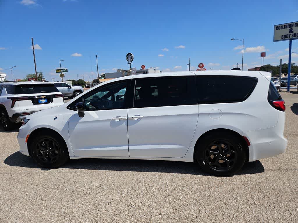 Used 2024 Chrysler Pacifica Limited FWD image 5
