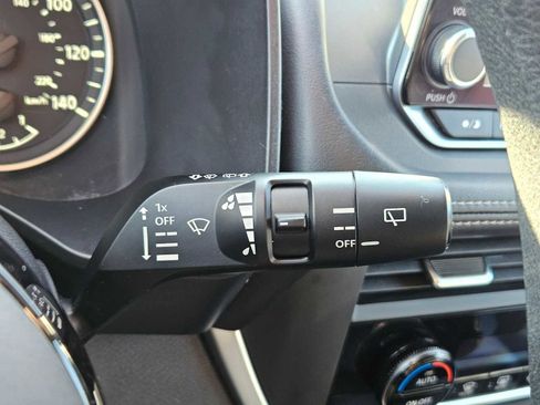 Used 2023 Nissan Rogue SV image 31