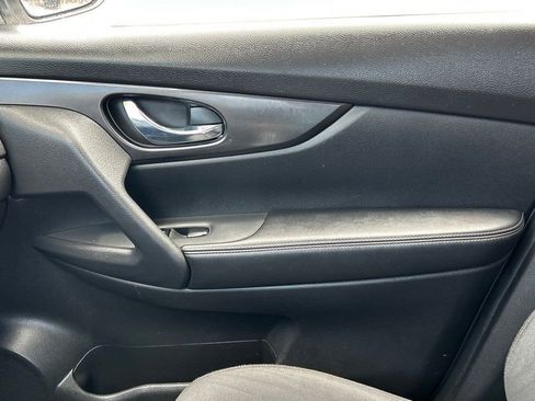 Used 2019 Nissan Rogue SV w/ Premium Package image 24