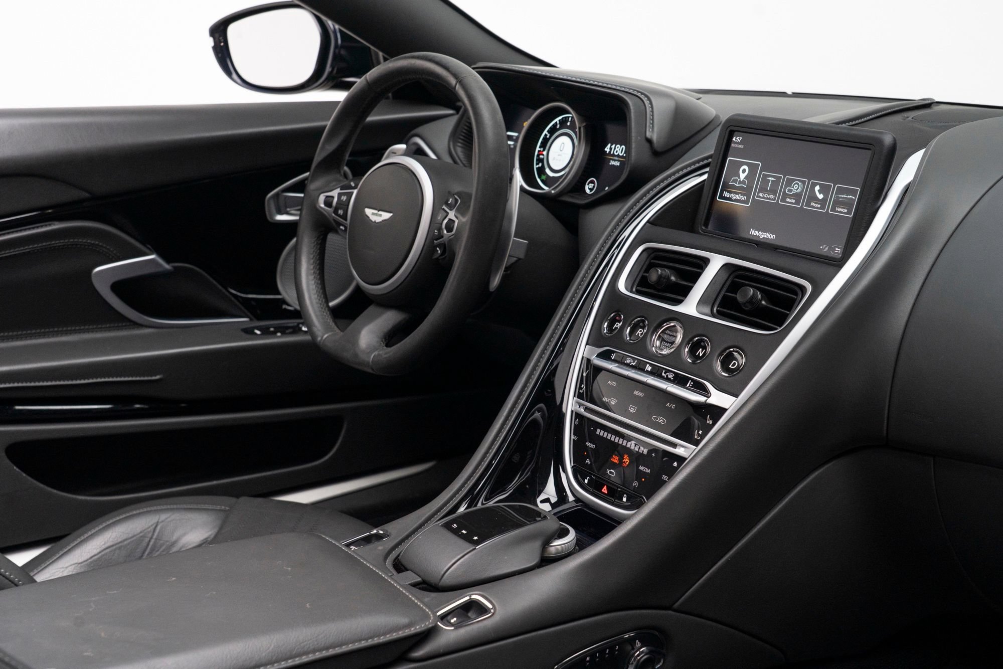 Used 2020 Aston Martin DB11 Volante RWD image 39