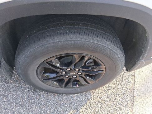 Used 2022 Chevrolet Traverse LT FWD image 8