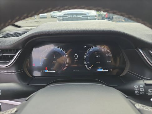 Used 2023 Jeep Grand Cherokee Altitude AWD/4WD image 31