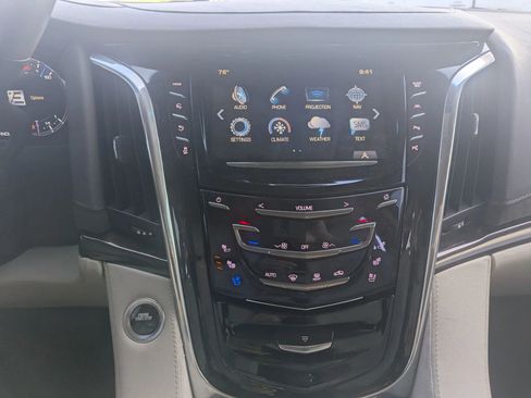 Used 2017 Cadillac Escalade Luxury image 13