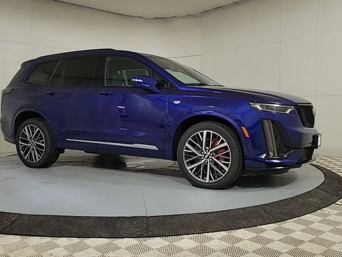 New 2025 Cadillac XT6 Sport image 2