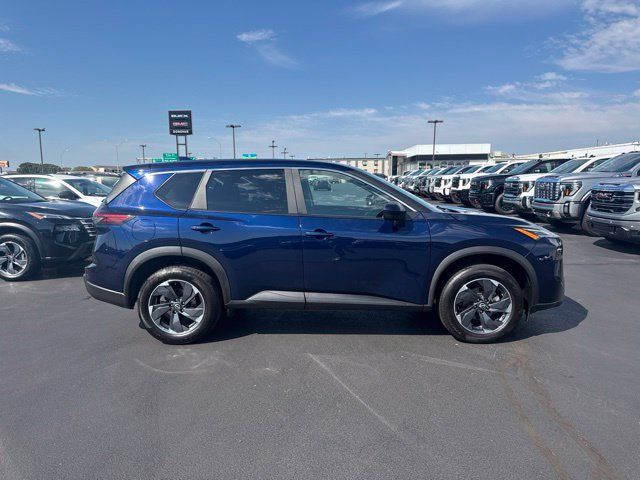 Used 2025 Nissan Rogue SV FWD image 2