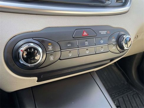 Used 2019 Kia Sorento LX image 29