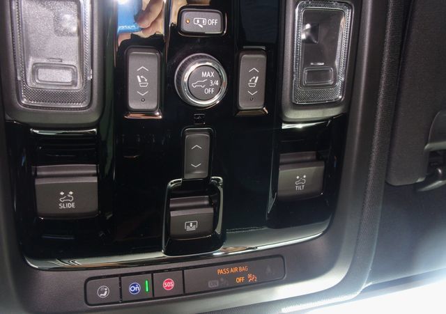 Used 2026 GMC Yukon Denali Ultimate AWD/4WD image 29