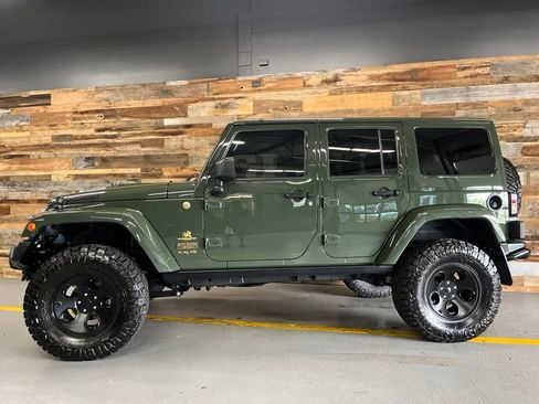 Used 2014 Jeep Wrangler Unlimited Rubicon w/ Connectivity Group AWD/4WD image 49