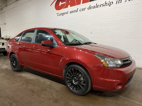 Used 2010 Ford Focus SES image 2