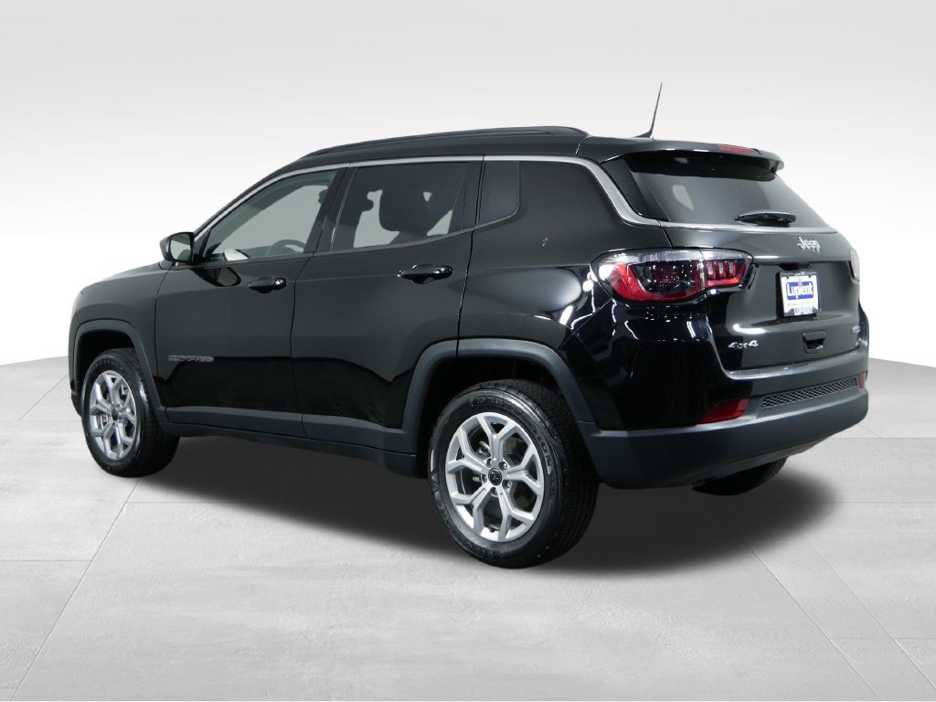 Used 2025 Jeep Compass Latitude AWD/4WD image 8