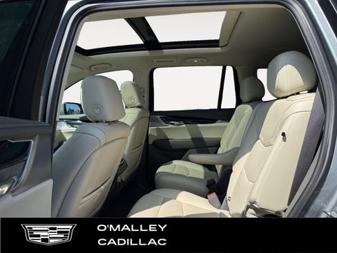 Certified 2024 Cadillac XT6 Premium Luxury w/ Technology Package AWD/4WD image 11