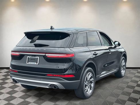 Used 2024 Lincoln Corsair AWD image 4