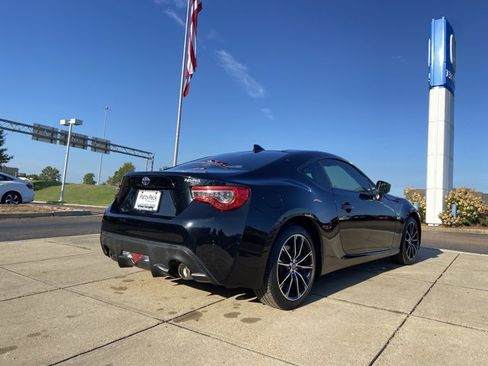 Used 2019 Toyota 86 RWD image 11