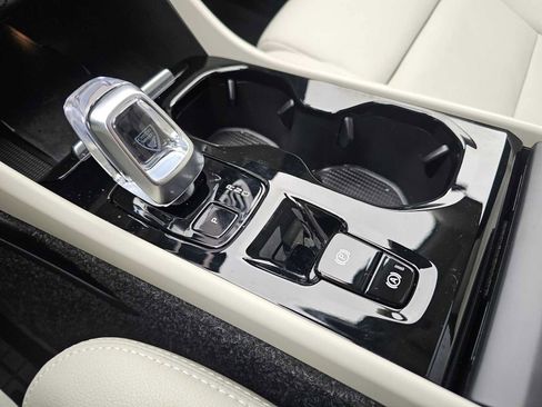 Used 2025 Volvo XC40 B5 Plus w/ Protection Package Premier image 36