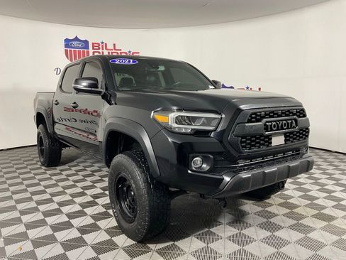 Used 2021 Toyota Tacoma TRD Off-Road w/ TRD Premium Off Road Package AWD/4WD image 1