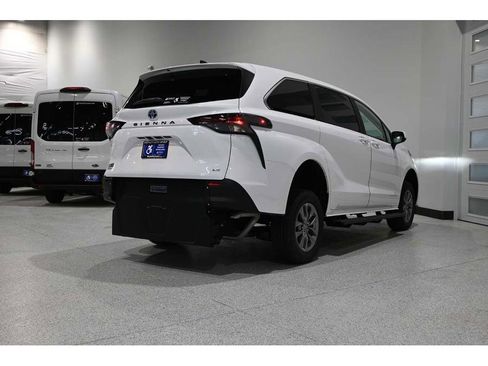 New 2025 Toyota Sienna LE image 6