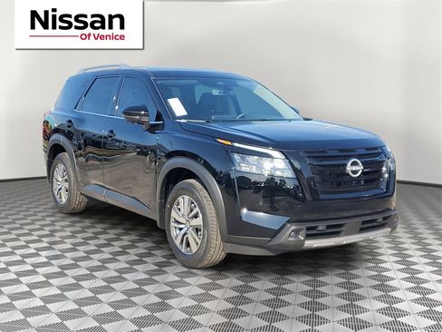 New 2025 Nissan Pathfinder SL w/ Black Appearance Package image 1