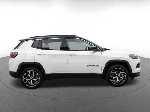 Used 2025 Jeep Compass Limited AWD/4WD image 10