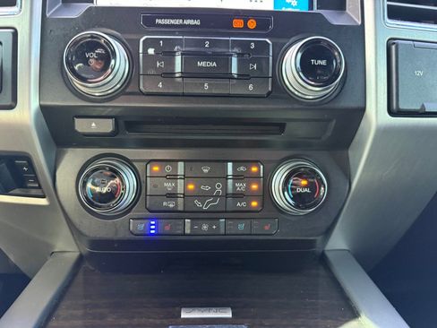 Used 2017 Ford F250 Platinum w/ FX4 Off-Road Package AWD/4WD image 34