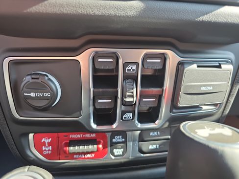 New 2025 Jeep Wrangler Unlimited Rubicon image 8