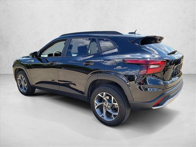 Used 2025 Chevrolet Trax LT FWD image 7