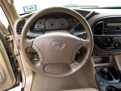 Used 2004 Toyota Sequoia SR5 AWD/4WD image 19