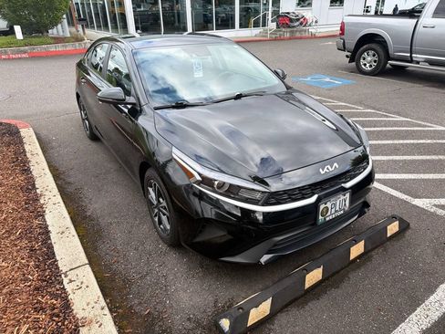 Used 2023 Kia Forte LXS w/ LXS Technology Package FWD image 1