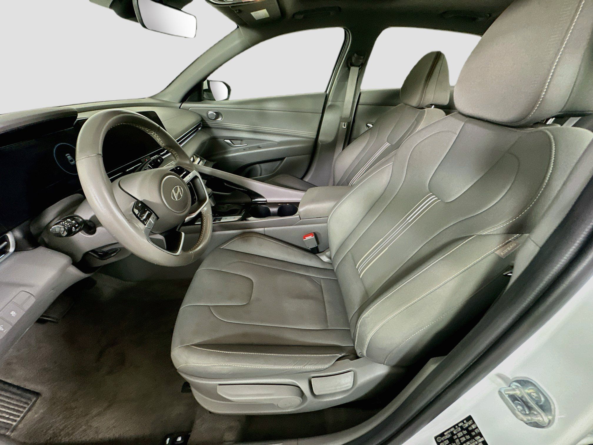 Used 2025 Hyundai Elantra SEL FWD image 13